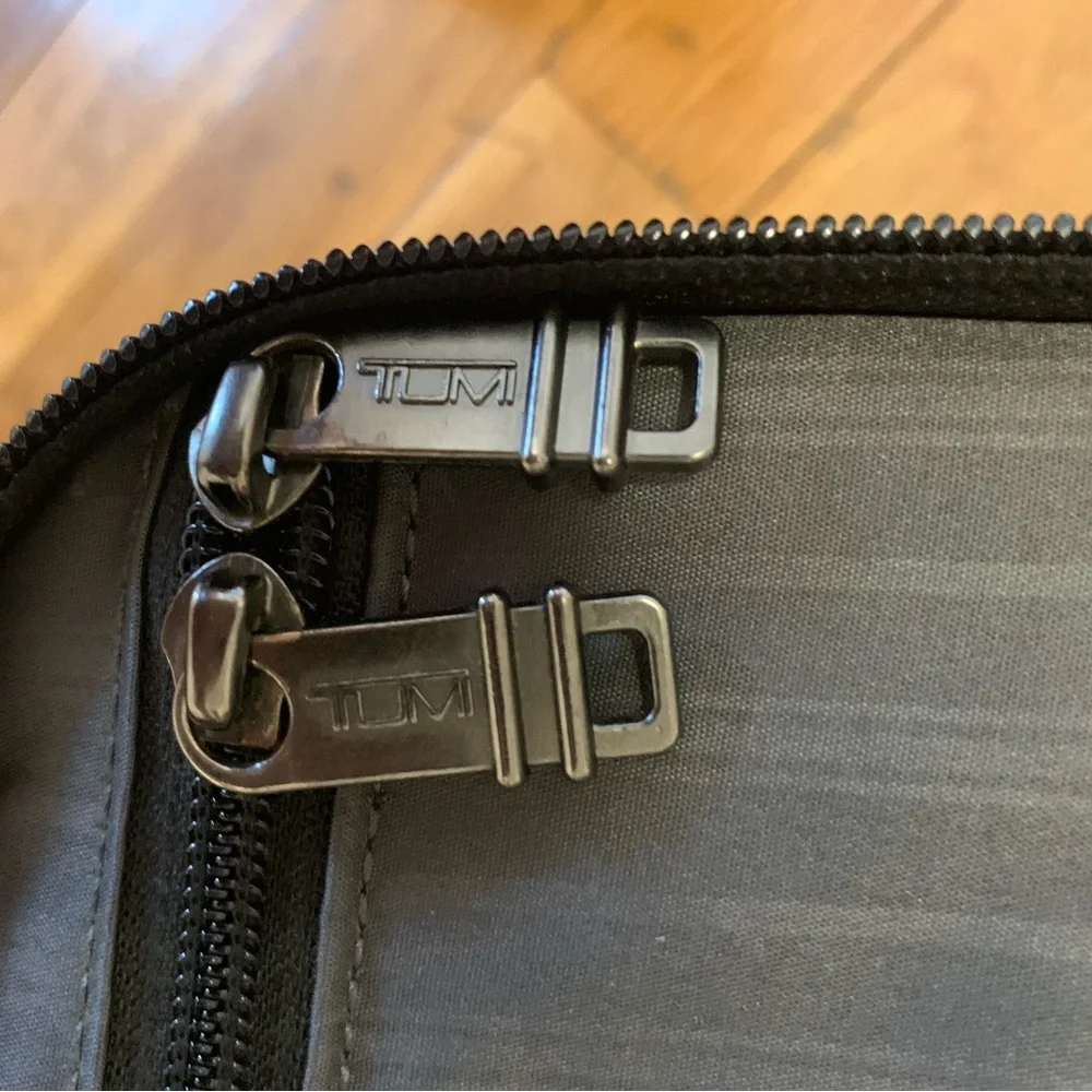 TUMI 22